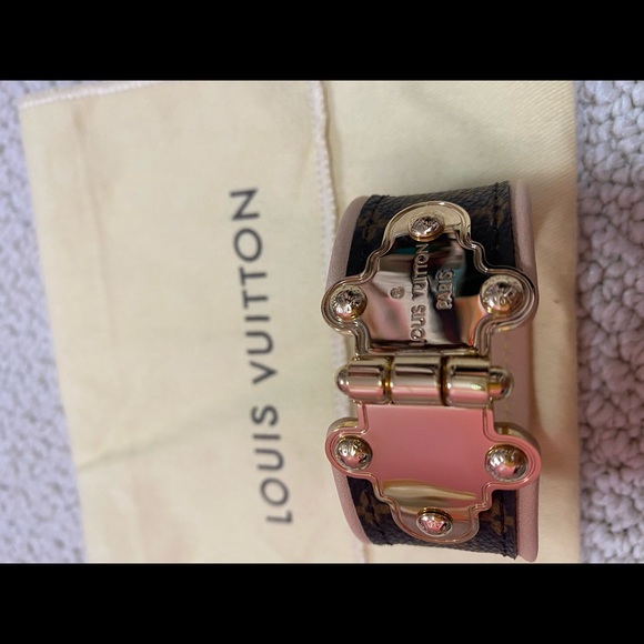 Louis Vuitton Signature Leather Bracelet Gold Closure - Picture 5 of 5